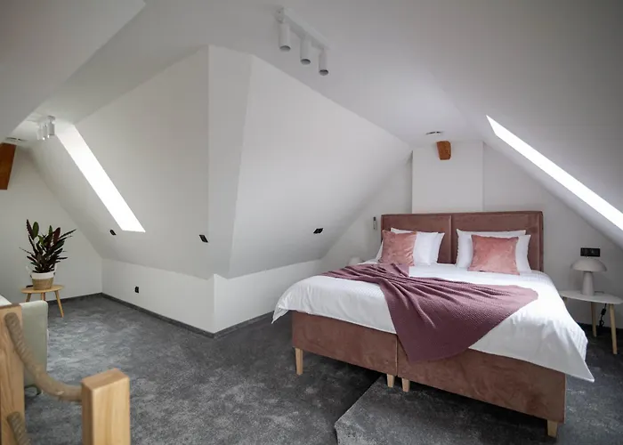 Chrobrego アパートホテル 4*